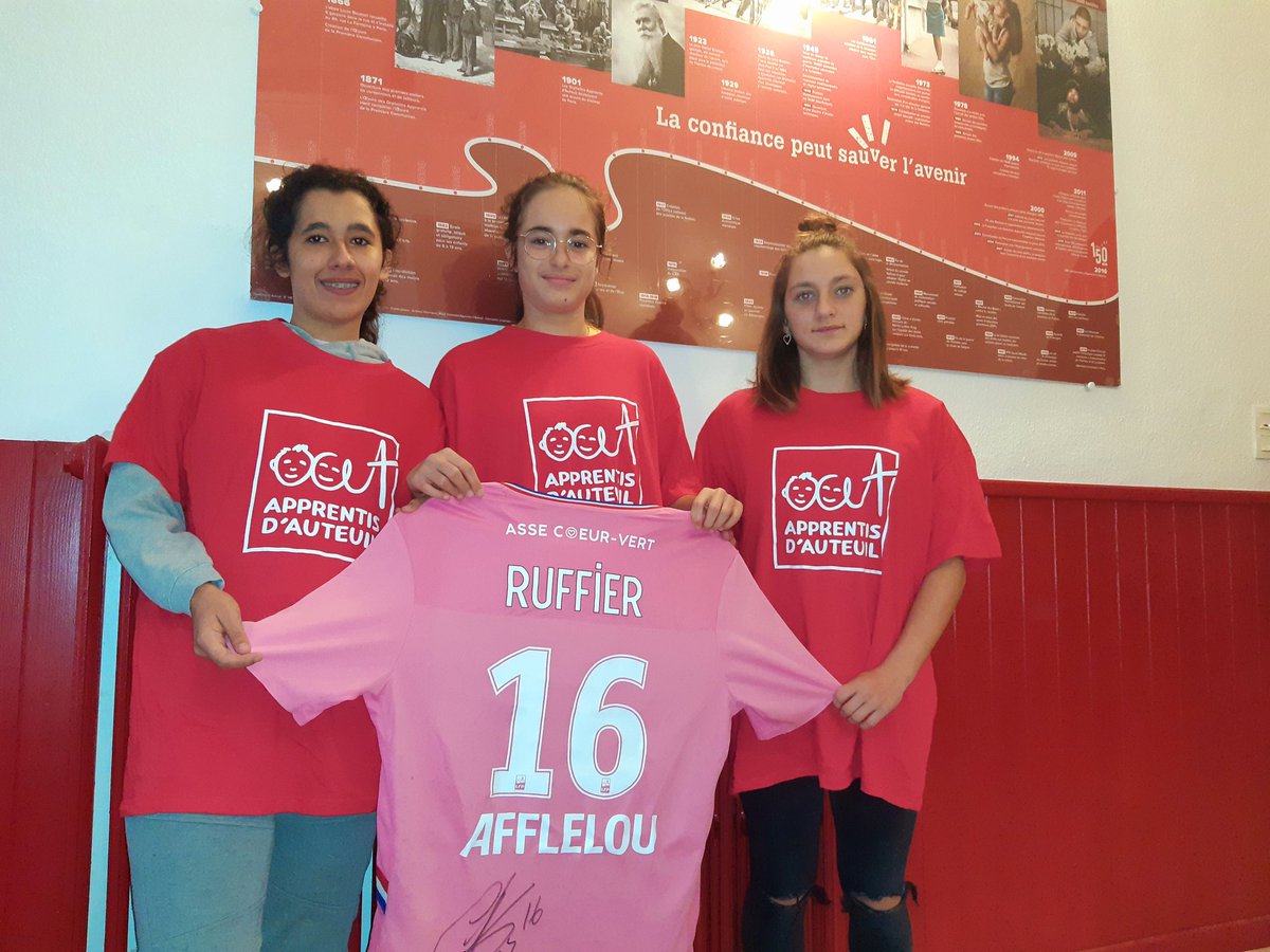 6ème don maillot <a href="/ASSEofficiel/">AS Saint-Étienne</a> en autant de saisons, merci Stéphane RUFFIER pour votre discrète et efficace fidélité auprès des jeunes de notre Maison d'Enfants et leur Action Éducative de Solidarité Internationale #Sénégal2021 #saintetienne #ruffier #loire #42