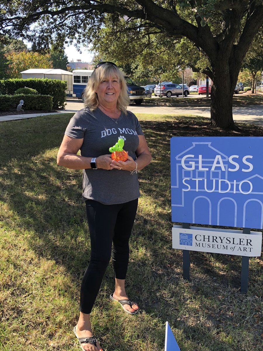 suzyq4260's tweet photo. Fun with @Slate16Slate Pumpkin Palooza #Chryslerglassstudio https://t.co/llnPXNTmmx