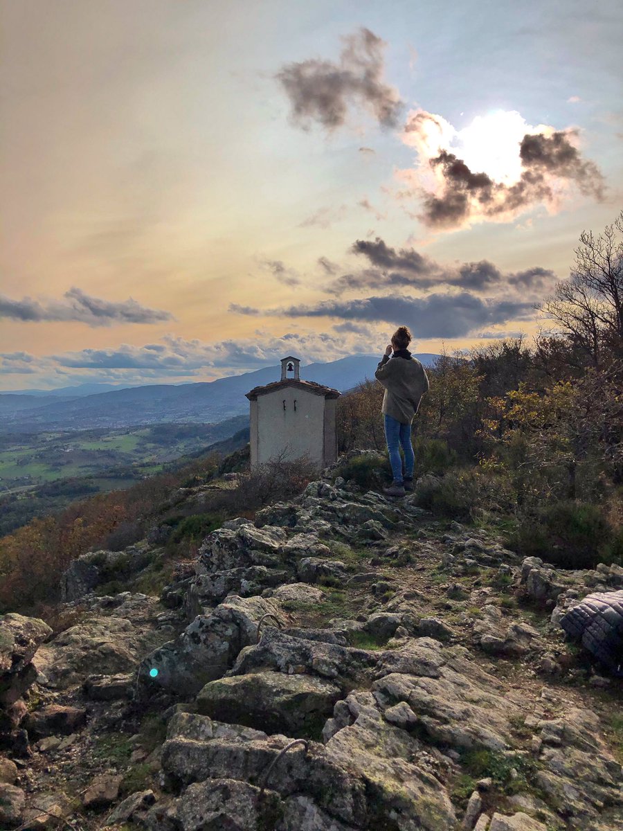 Blandine_42's tweet image. Profiter de la douceur pour crapahuter et découvrir La Chapelle du Mont Monnet ainsi qu’un magnifique panorama sur le Rhône et les Alpes... 🍂💚 @PilatmonParc #magnifiquefrance #pilat #tourisme42