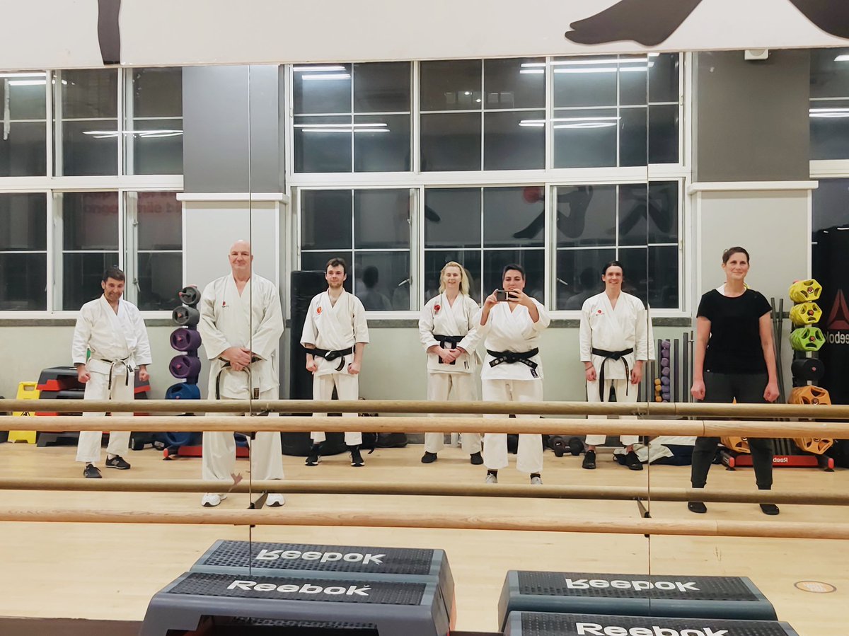 MarshallStrDojo's tweet photo. More great training this week! We did Heian Sandan and Unsu plus basic blocks and kicks 💪 https://t.co/j73JFZ59zQ