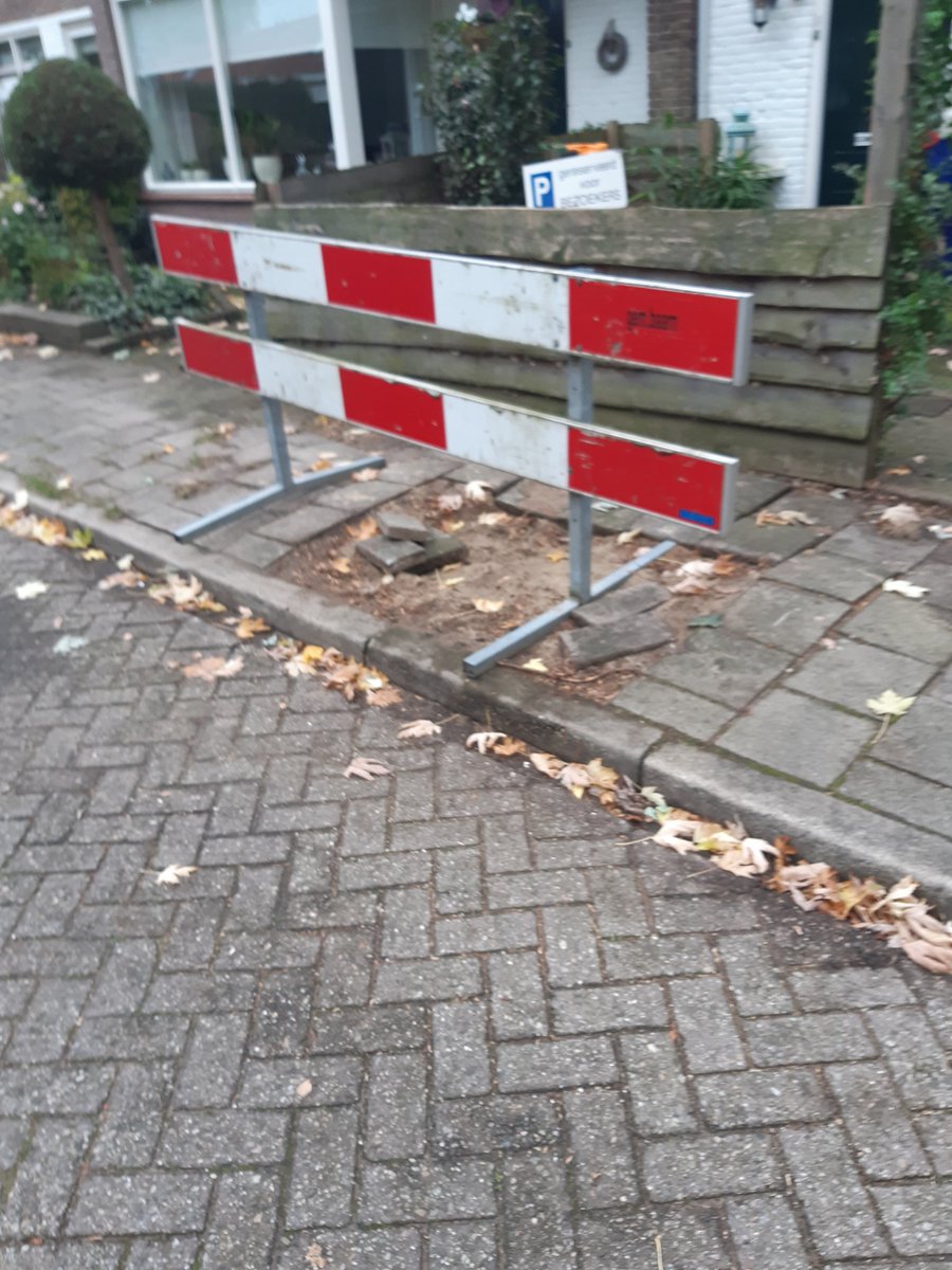 marcodebruin1's tweet photo. Ok ik weet dat het weekend is maar toch dag 6.  @GemeenteBaarn https://t.co/LhDW1Wmqy0
