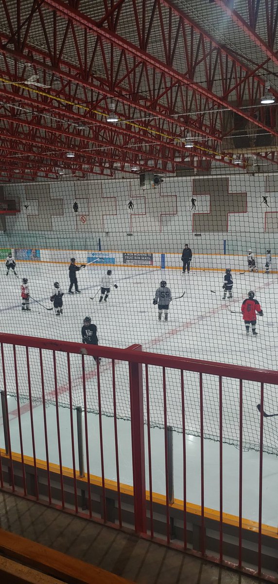 Big_G_09's tweet photo. #workallnight 👷♂️ #hockeyallday 🏒 #teamnosleep #sacrifice #ferda #sportislife 💪 #BullsClub 🐂 🇨🇦 https://t.co/KMWnhM4CCY