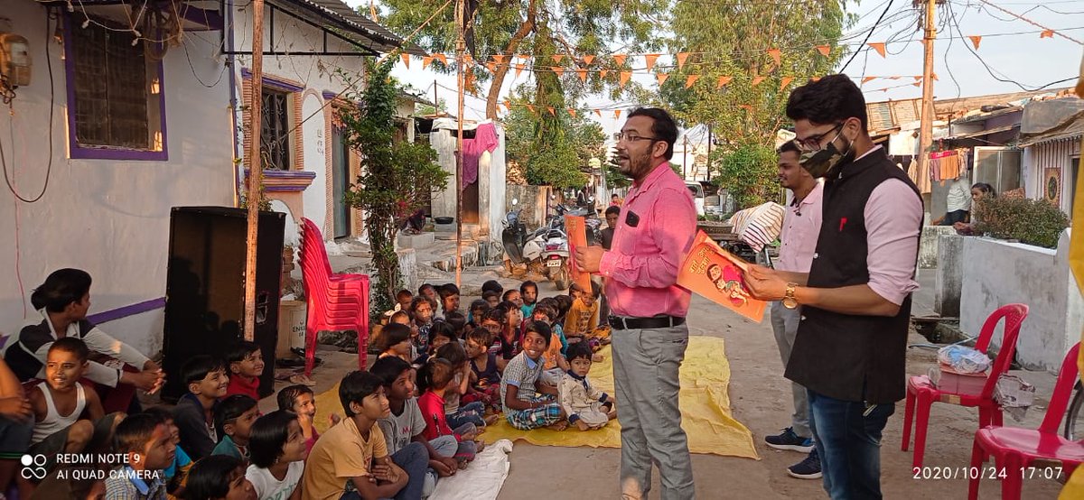 amankhanjugnu's tweet photo. *Under the "Nine Days of Safety" program, the book "Baat Apni Suraksha Ki" focused on the safety of children and Masks & Sanitizer were also distributed to children for Safety against corona.*
#MajorAmitEducationSociety #ChildAbusePrevention #celebrateforacause
#Dist3040 https://t.co/KtZM5ro4ca