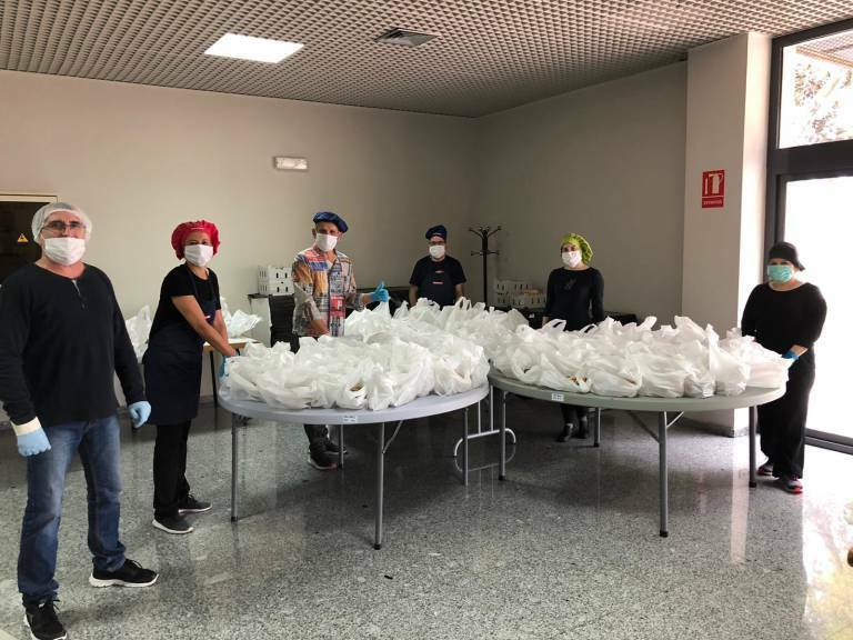 todoeramarzo's tweet photo. #TodorEraMarzo es un proyecto solidario cuya recaudación irá destinada íntegramente a atender a personas vulnerables gracias a #AGSolidaria. Un libro que tiene el precio de un menú diario 🤔 

https://t.co/wpAGvVR3Pv https://t.co/pCACWwVW2Z