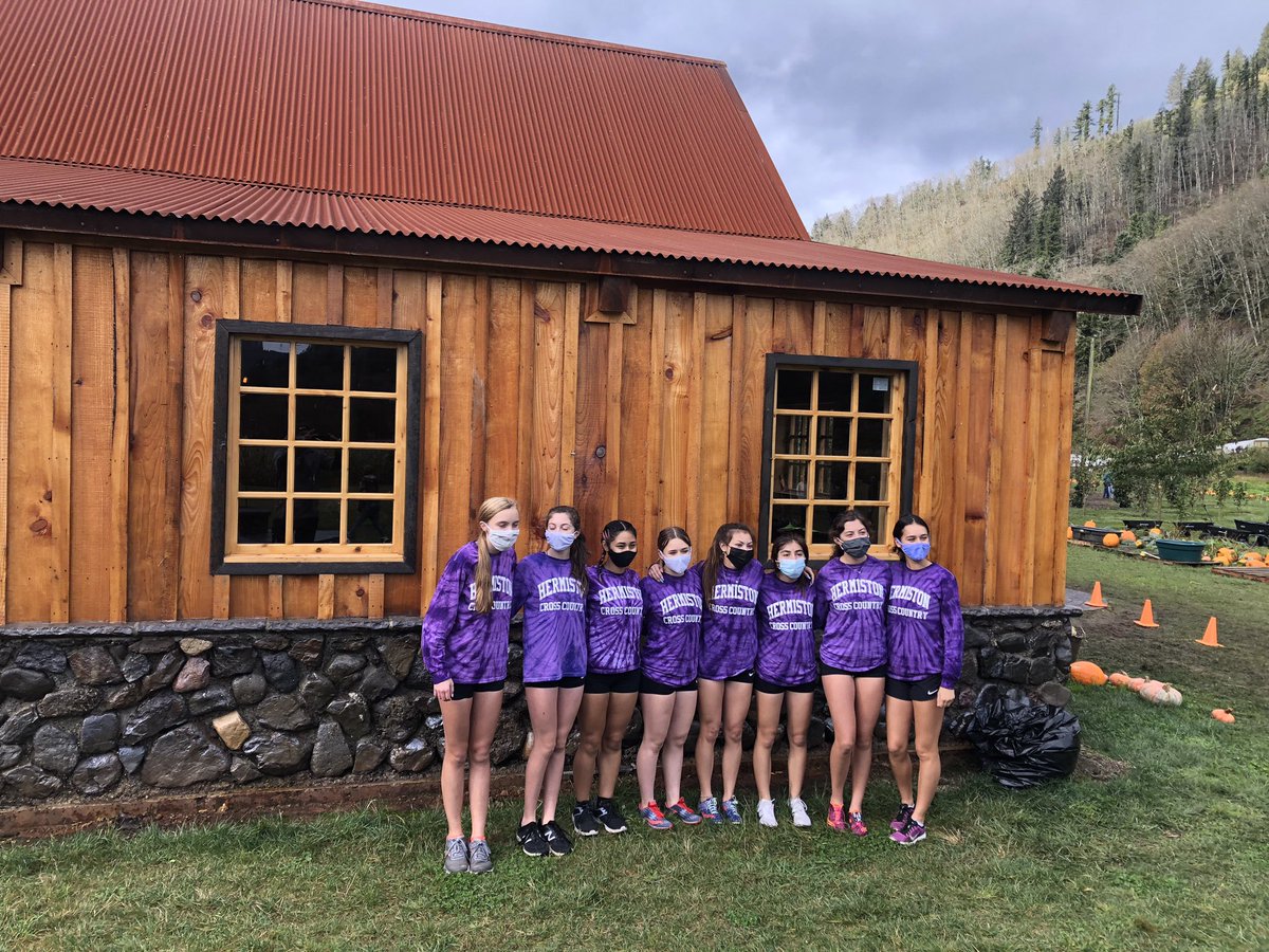 DAWG_athletics's tweet photo. Love seeing our DAWGS back on the trails!  Hermiston XC runners at a run in Tillamook, OR.  Shout out to our Herm parents for supporting these kids and getting them back out there https://t.co/WdIeaYUJ22