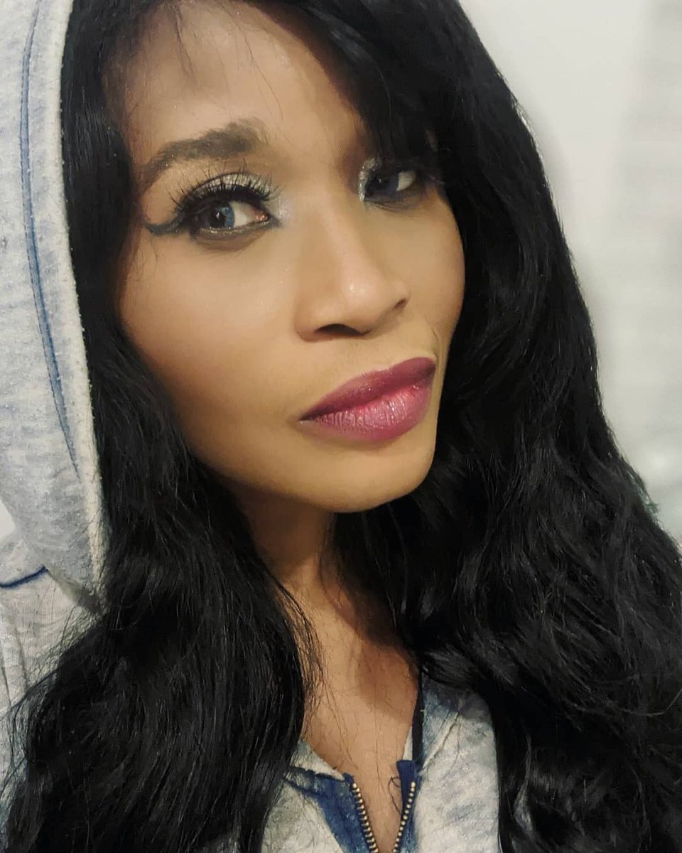 SabineMondestin's tweet photo. Yes,today I am working at home...I still did my MakeUp... Just because 💋💋🙂
#athome
#makeup
#chillin
#athomestyle https://t.co/w63eBoe2hu