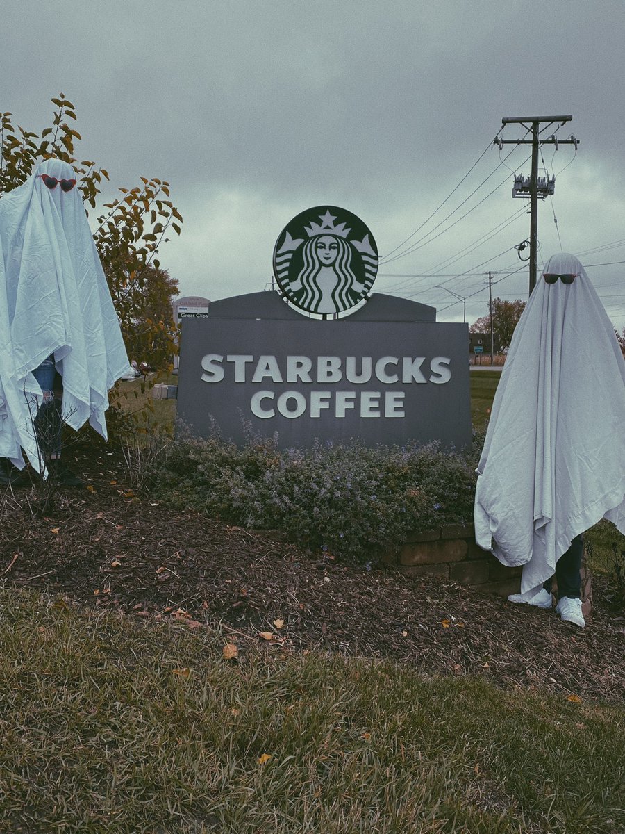 joedow325's tweet photo. So my manager let us have a photoshoot at work today and here are some of the results 🎃 https://t.co/e69jPotGDN