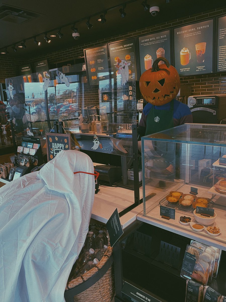 joedow325's tweet photo. So my manager let us have a photoshoot at work today and here are some of the results 🎃 https://t.co/e69jPotGDN