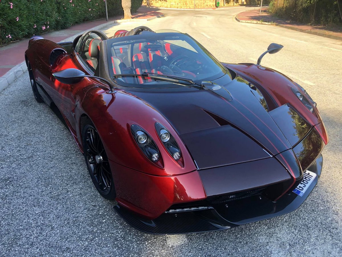 Хуяра крупно Pagani Huayra
