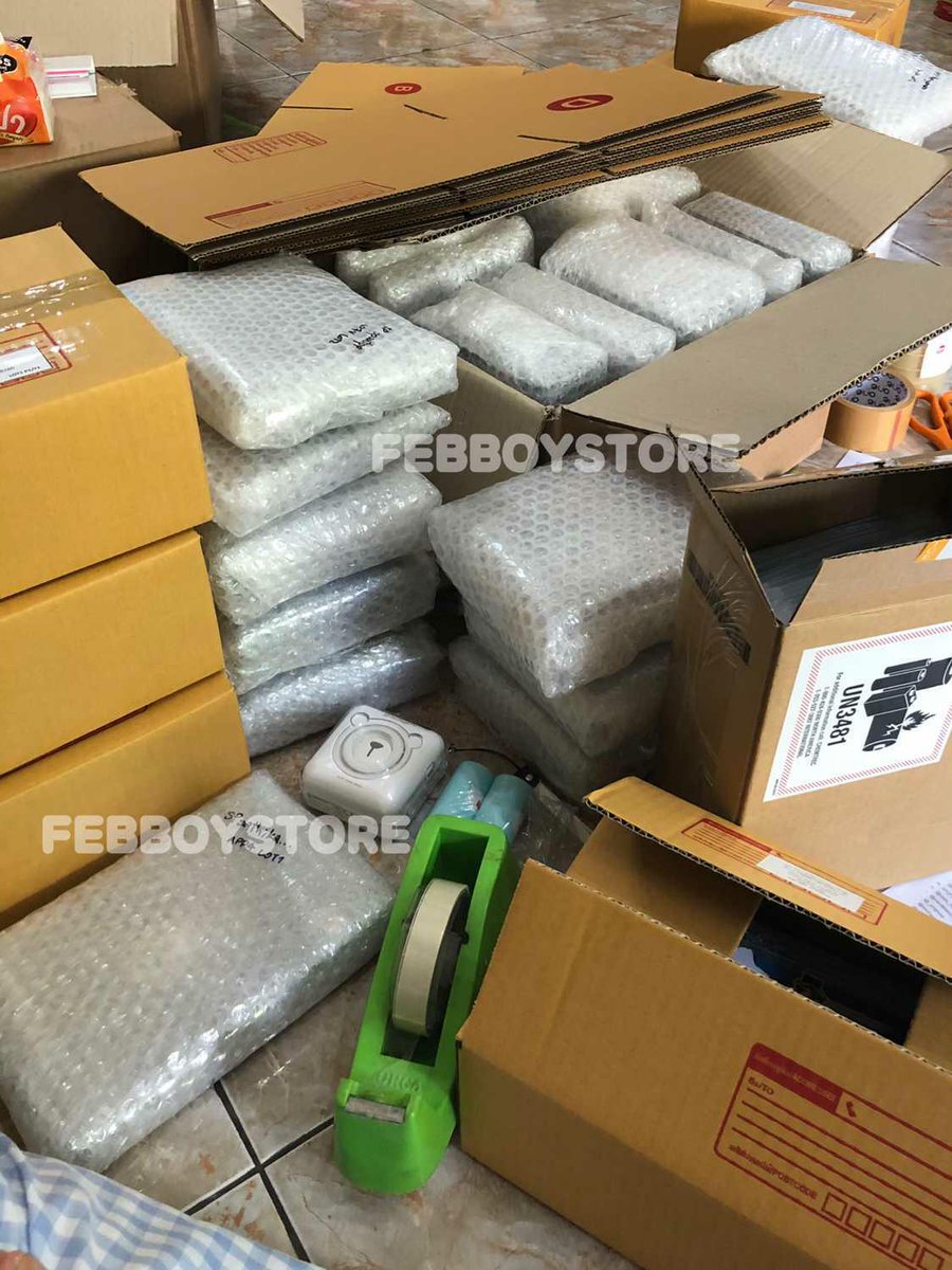 Febboystore's tweet photo. ลอต3แม่ค้าจะเข้าไปเคลียของวันจันทร์นะคะ จะรีบแพคของให้ทันที เริ่มจัดส่งวันอังคารหรือวันพุธค่ะ ลอต1-2 จัดส่งวันนี้นะคะยกเว้นลูกค้าแกะการ์ดจะส่งพร้อมลอต3ค่ะ🙇‍♀️ #Febboyupdate https://t.co/zOZfaolHOa