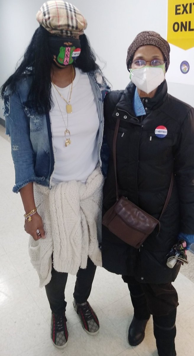 MichelleSHuff_'s tweet photo. VOTING WITH FAMILY
VOTING TOOL preview entire 2020 ballot https://t.co/iV8bDbha8T
#vote #earlyvoting #2020Election
#PlanYourVote #VOTINGMVP
#michellesheltonhuff
#actorslife #actors #SAGAFTRA #chicagotalent #chicago #chicagocasting #shirleyhamfam #desantitalent https://t.co/BbRKa6ICVp