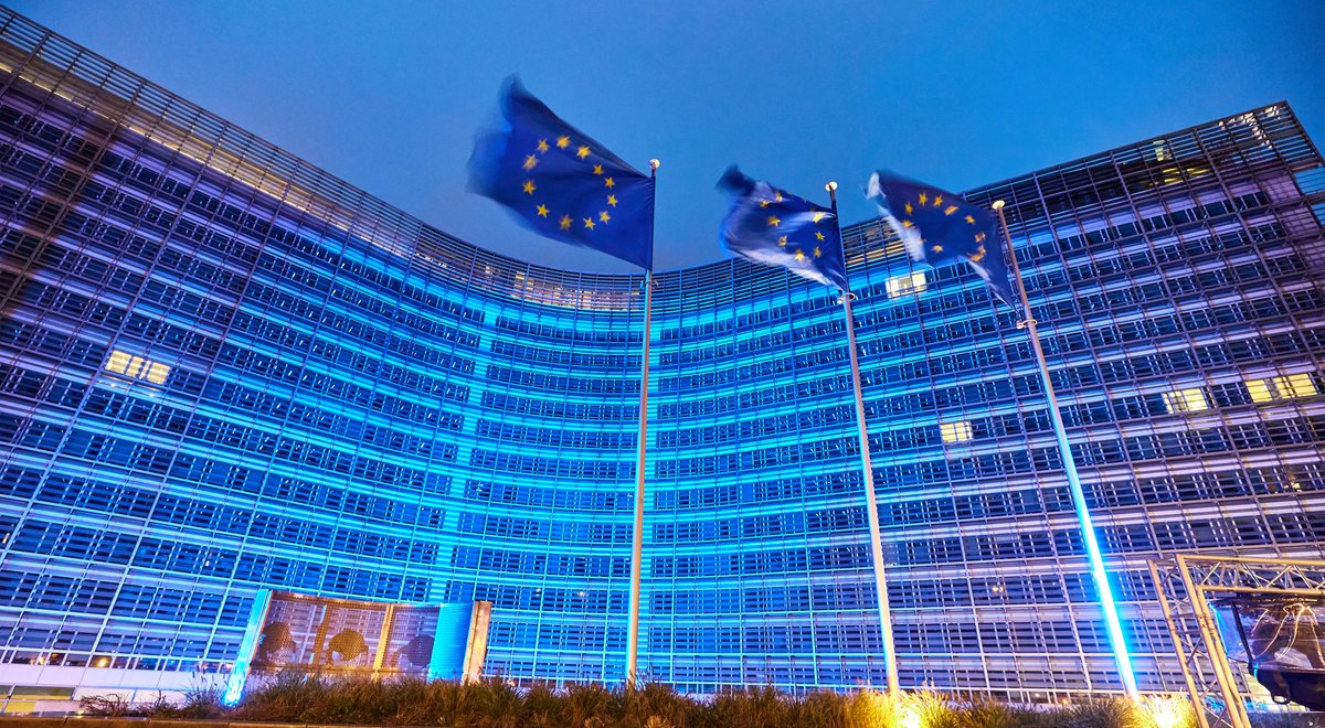 EU_Commission's tweet photo. In celebration of the 75th anniversary of the @UN, we light up our Brussels headquarters with the UN blue for peace and cooperation.
We share the same mission: finding global solutions for global problems. 🇺🇳 🇪🇺
#UNDay #UN75 https://t.co/Kk4H0vpFzu