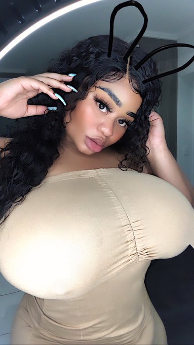 Watch kim's leaked NSFW photo on TwXstars