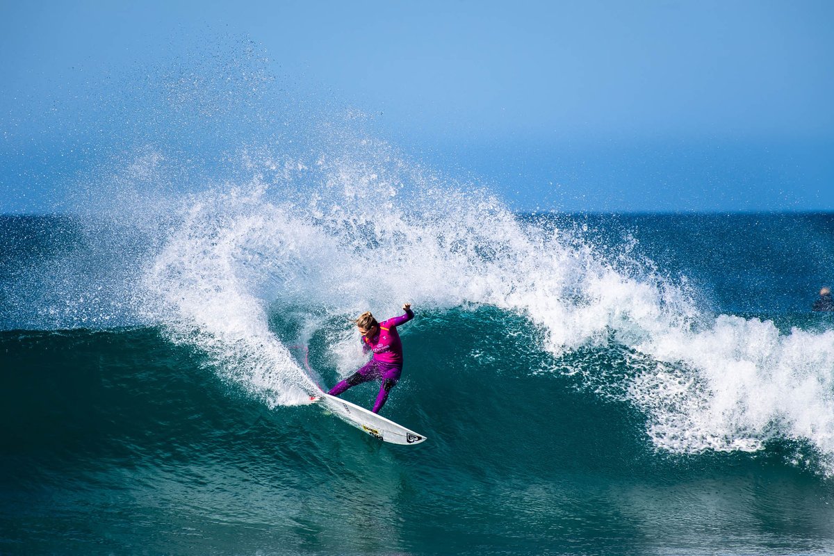 SurfersJournal's tweet photo. “Stephanie Gilmore is as free and open of a surfer as I’ve ever seen,” says Trevor Moran. “That she can go from a flowing highline to a high-performance hack on the same wave in a heat with world title implications, is revealing as to her approach and mindset to surfing.” https://t.co/77BAC3uuX0