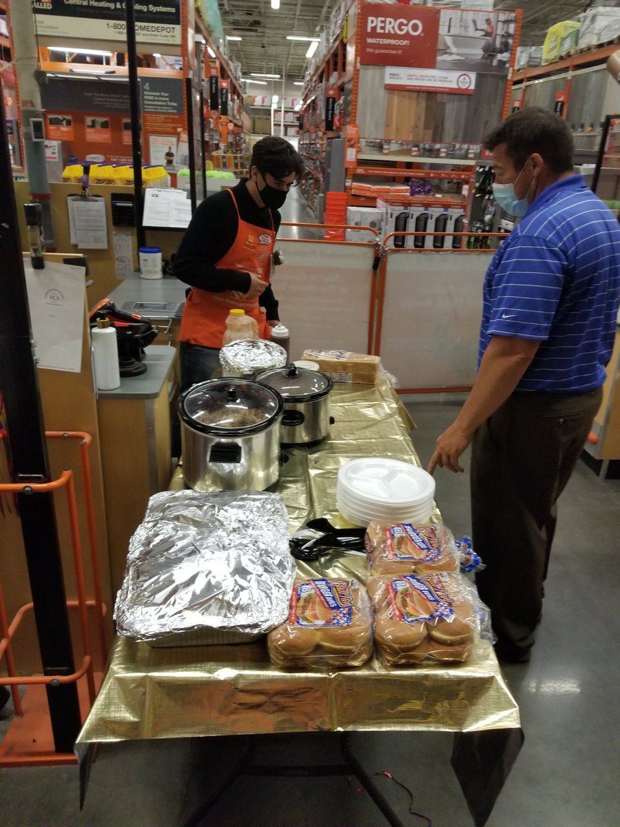 monseadams's tweet photo. #CAM  and now ribs and pulled pork for lunch. Store 3909. #SMCOOKING @Meador3909 @Shannondepot @jodievans262 @BeauTrammel https://t.co/5uSMiPN5NO