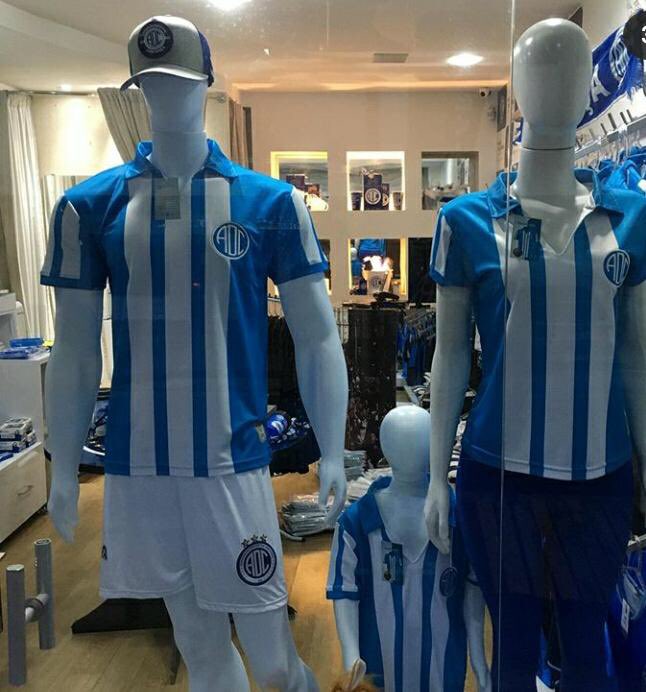 bola_of's tweet photo. E aí, torcedoras e torcedores...

Quem tem o manto mais bonito? Treze ou Confiança??

Like= Treze
Retuíte= Confiança https://t.co/IhXekKVQCn
