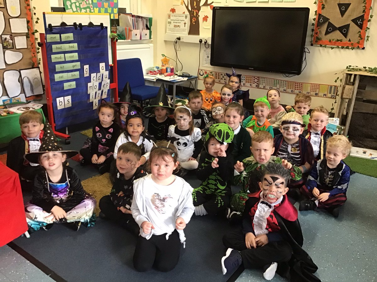sjvblackpool's tweet photo. Spooky dressing up day in Class RM!!!🧙‍♀️🧙‍♂️🧟‍♀️🧟👻🎃#SJVClassRM #Reception2020 https://t.co/ZetdS1EpqP