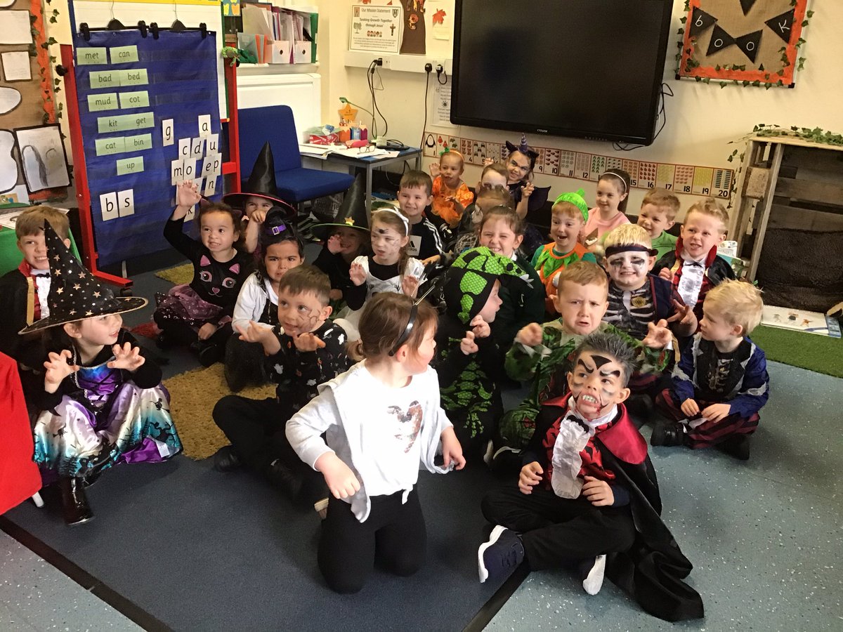 sjvblackpool's tweet photo. Spooky dressing up day in Class RM!!!🧙‍♀️🧙‍♂️🧟‍♀️🧟👻🎃#SJVClassRM #Reception2020 https://t.co/ZetdS1EpqP