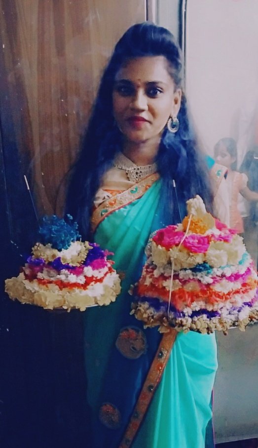 imshruthi_a's tweet photo. సద్దుల బతుకమ్మ పండగ శుభాకాంక్షలు!!#Bathukamma2020 #Bathukamma #OurTradition #OurCulture #navaratri2020 #TelanganaBathukamma #MyBatukammaMypride https://t.co/QL7rEOsSNp