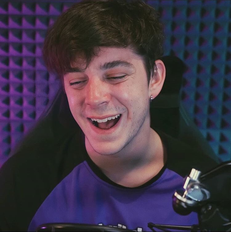 filthy_bee's tweet photo. Happy birthday to my favourite person ever #efftober #crankgameplays 🎉🎉 https://t.co/JwUgyQaiwy