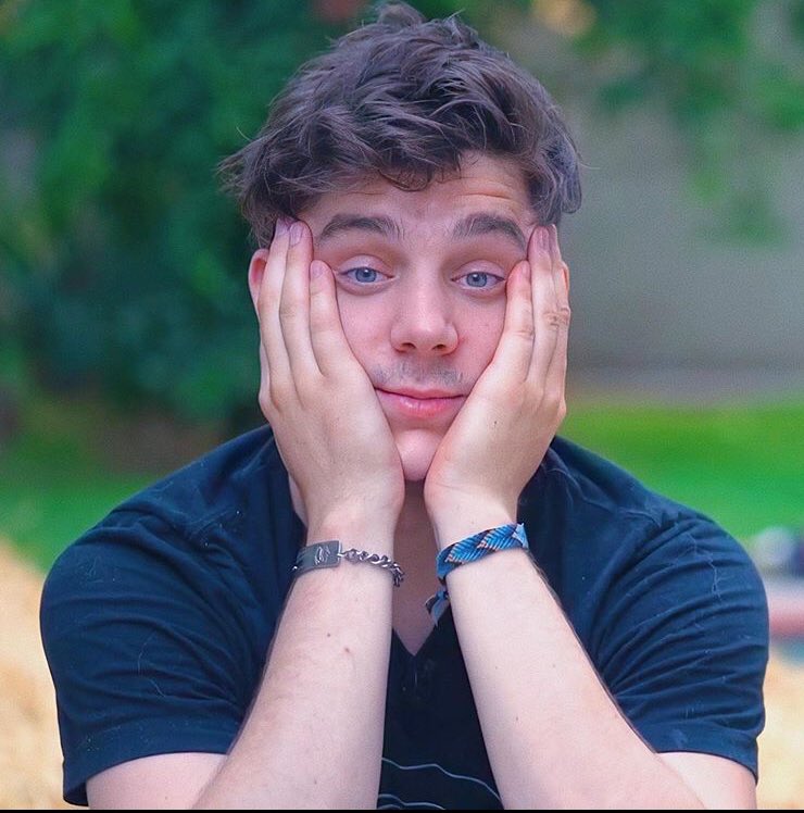 filthy_bee's tweet photo. Happy birthday to my favourite person ever #efftober #crankgameplays 🎉🎉 https://t.co/JwUgyQaiwy