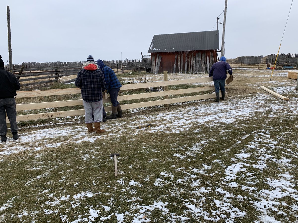 GMaHines's tweet photo. New fence at grammas. #qualitycrew https://t.co/CDK9mVhYGM