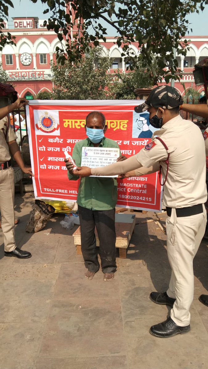 DMCentralDelhi's tweet photo. #Mask_Agrah and #hand_sanitizer distribution by #DDMA_Central at #fatehpuri, #red_fort and #old_Delhi_railway_station
#Unlock5 #StayHome
@Dilkhush_ias @brgausingha @DCPCentralDelhi @HarishM07710561 @SarhanAhmed15 @msisodia @MoHFW_INDIA @MIB_India @TOIIndiaNews @htTweets https://t.co/sGFVvb8OWe