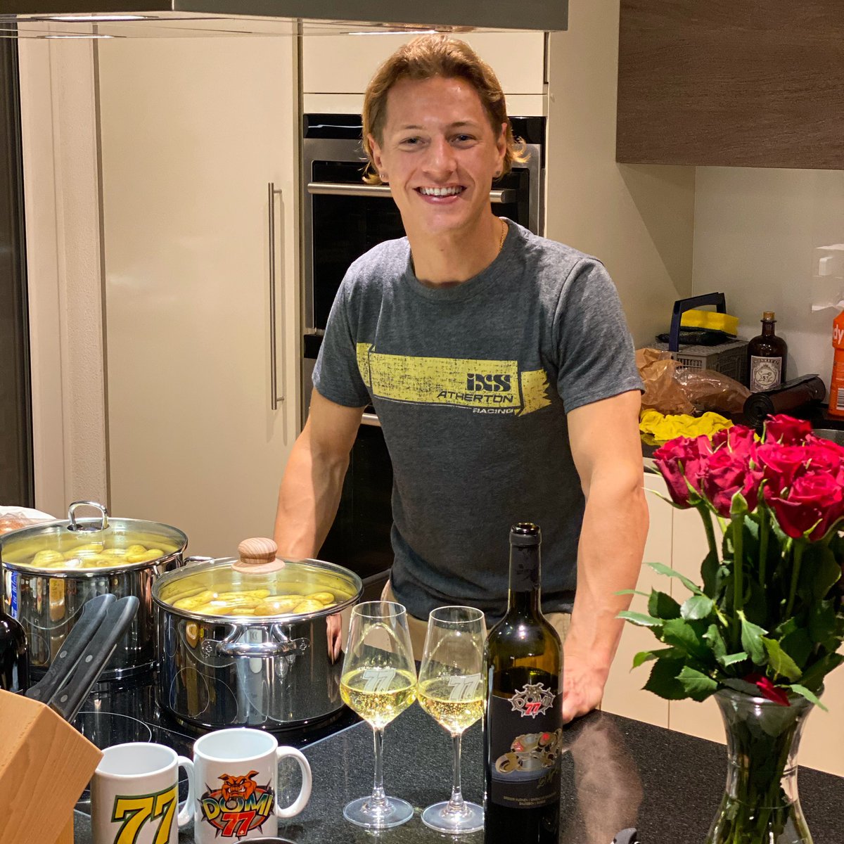 Having a blast on Saturday night! Enjoying fine Raclette and white wine 🤤👌 🍷 🌹 😉
..
.
#whitewine #caveaudesalquenen
#swisswine #dinner #date #night #saturday #friends #fun #happy #enjoy #cheese #chocolate #dessert #wine #white #valley #gin #domi77 #aegi77 #ad77 #77 #live https://t.co/yt2GbhBjTQ