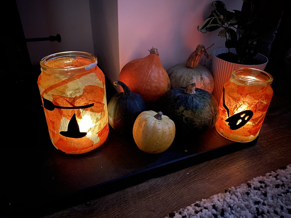 Daniell36219436's tweet photo. Spooky crafts for mouse today 👻 🧙‍♀️ perfect rainy half term activity #halftermcrafts #lanterns #halloweencrafts #homemade @MrsVM_Thatto @ThattoHeathPrim https://t.co/6ErIulnInK