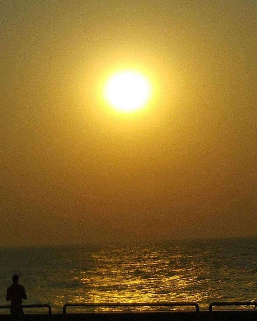 There we go! Nature is at it again. Too bad I didn't have my digital camera with me. I love this photo nevertheless. It was a beautiful moment in time. Wonderful memories.
.
.
.
.
.
#vidyasury #sunsetphotography #sunsets #mumbaidiaries #awesomeearth #all… https://t.co/Mg3FNwFMhr https://t.co/voXgGQDPn8