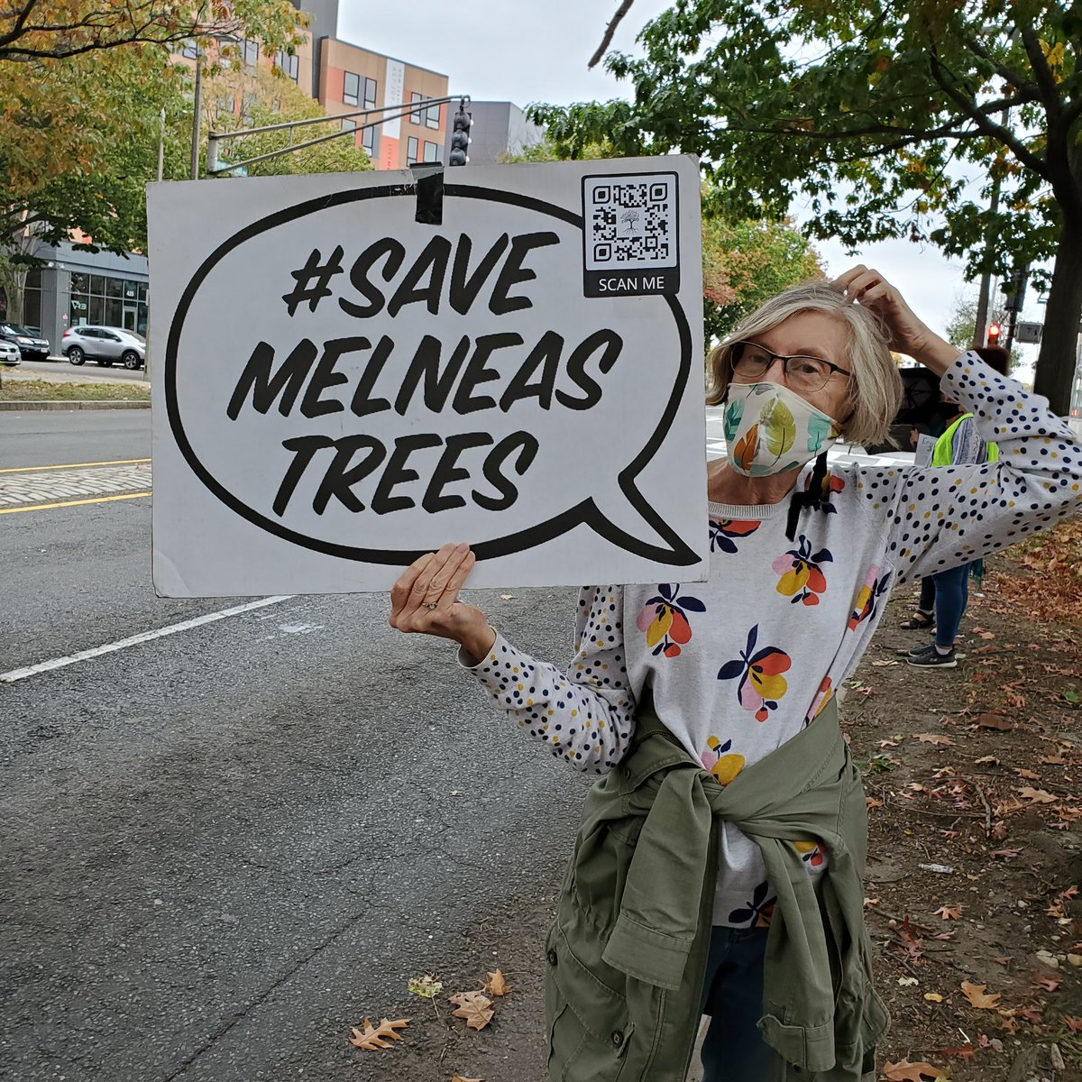 Trees_Boston's tweet photo. Busy morning! Out in #roxbury at a #standout with residents to #savemelneastrees.

@AceEJ @MelneasTrees #treeequity #EnvironmentalJustice https://t.co/XiOlwz9Nox
