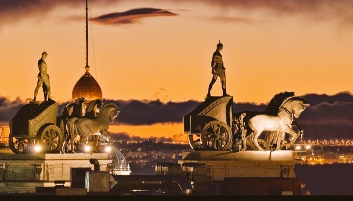 s_msonia's tweet photo. __"Gracias amigo desconocido,
por haber venido a abrigarme
el Corazón 💖💫"
📷 Por los tejados de Madrid
#Cuadrigas #Madrid #Tejados
#EdificioBBVA #arquitectura
#DeMadridalCielo
#Creditosalosdueñosdelas📷
#FelizFinDeSemana https://t.co/tvBV5yLYvA