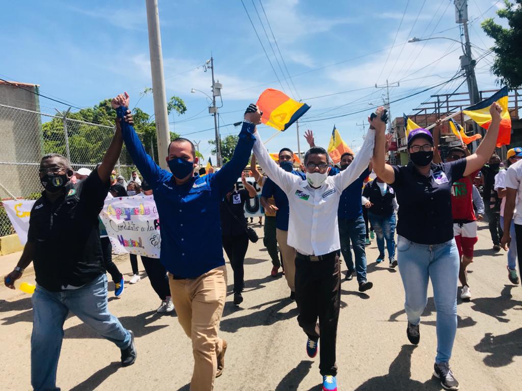 AvanzadaZ's tweet photo. Caminata y asamblea desde el Palacio de combate (corredor vial Negro Primero, hasta la cancha Negro Primero, pq. San Francisco, en presencia de nuestro candidato Ramón Medina y factores de la Alianza. 

#LaRutaEsElectoral

@luisromeroc
@AvanzadaProgre
@ClexidaP
@CharlesHernandz https://t.co/O2uSHQUh0O