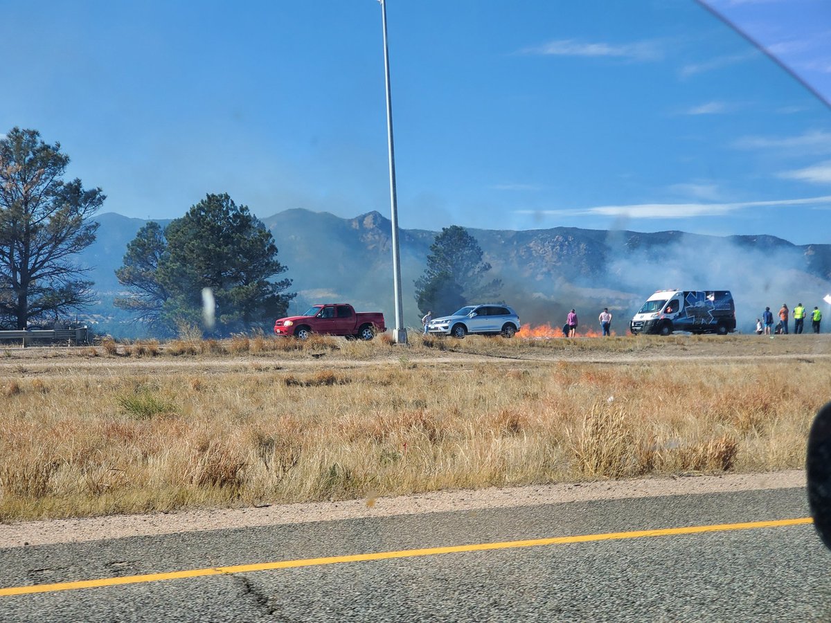 withtheflow69's tweet photo. @KKTV11News @KRDONC13 @FOX21News @ColoradoDOT #ColoradoSprings #i25 #wildfire #Colorado #coloradowildfires https://t.co/AZNkGGGlTa