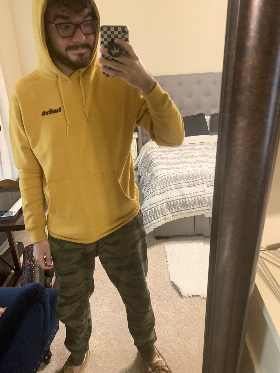 RayNarvaezJr's tweet photo. RESPECT THE DRIP KAREN 💛🖤 https://t.co/DdG0IKqHR6