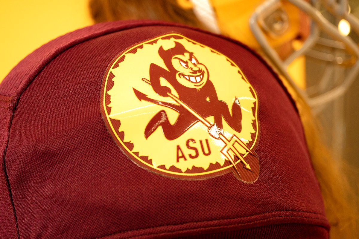 ASUFootball's tweet photo. Throwing it back to 1975.

See it on field 12/5.

#teamadidas @adidasFballUS https://t.co/vfT2kPIqzc