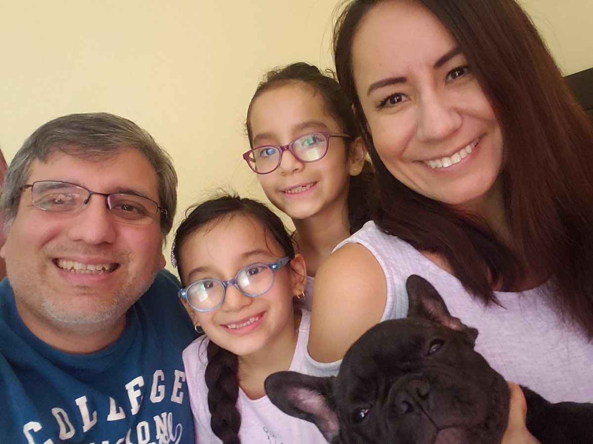 GianyHA's tweet photo. Viendo la Jornada de Reinvención 2020 en familia!
#jornada2020
@Grupo_Vilaseca https://t.co/P9x7ZezTiS