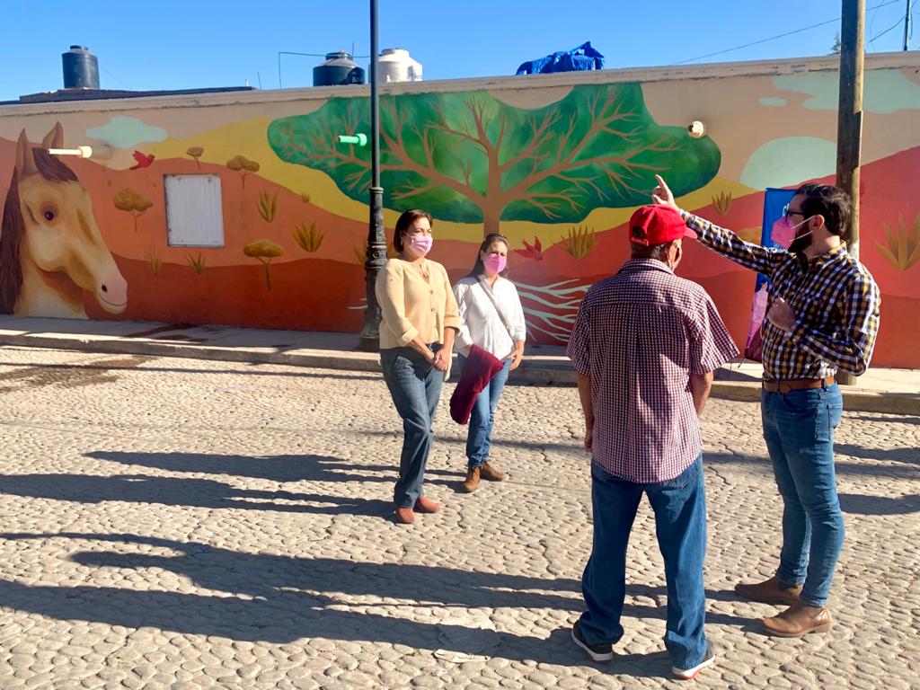 manueldelap's tweet photo. Arranca oficialmente el proyecto Ciudad Mural  en La Ferrería con este homenaje a Don Pancho y su familia, un amante de los caballos quien sigue luchando por salir adelante.  
La primera de muchas historias quedarán plasmadas por grandes artistas. 

#SomosHistorias https://t.co/lJCgzt4Xlg