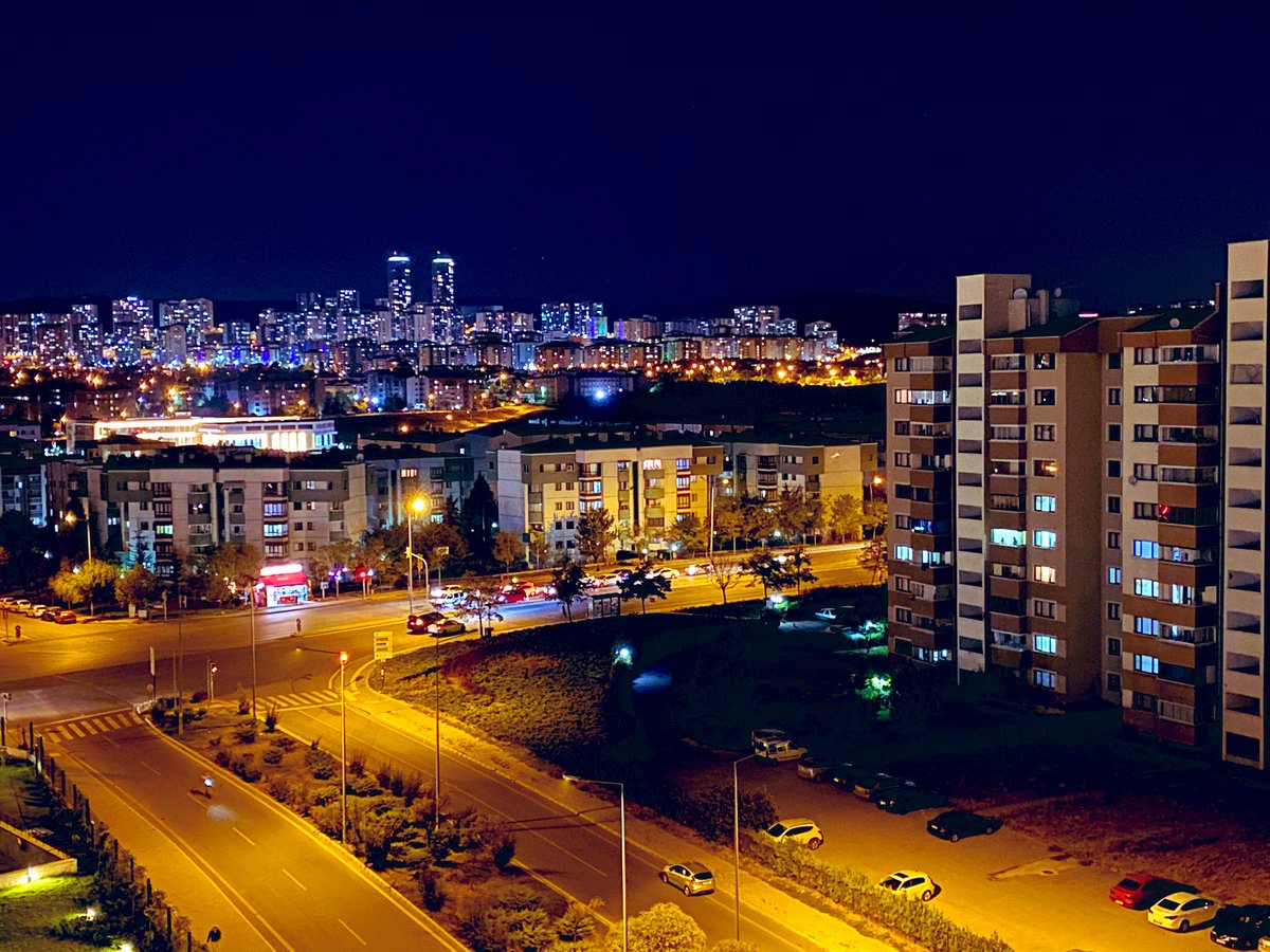 doublebagel_'s tweet photo. @ankarageddo Metromall Konutları’ndan Devlet Mahallesi/Eryaman. https://t.co/0cuqfB9imB