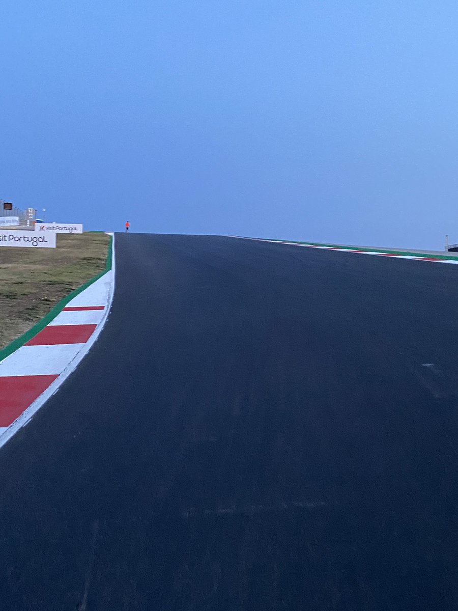 RachelBrookesTV's tweet photo. Ended the day with a walk around this fantastic track. More pics over on my insta #PortugalGP #PortugueseGP #portimao #f1 #notf1 https://t.co/lw8OoBl1HF