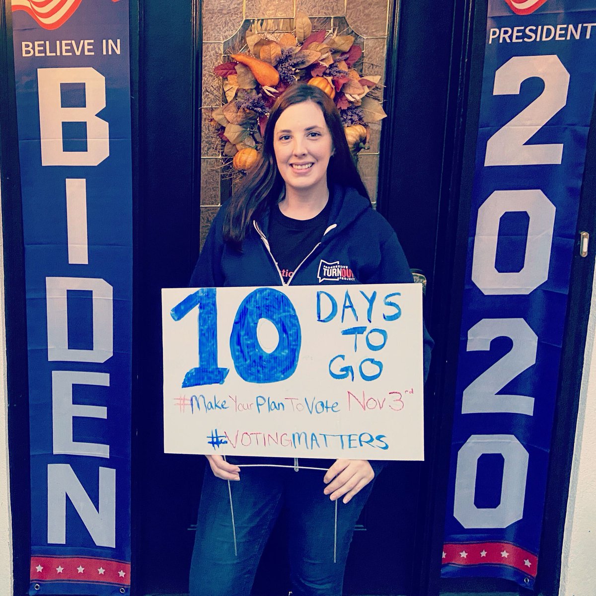 Happy Saturdays Folks! 10 Days to go featuring our Comms Director Kait Sweeney (<a href="/kaitesque/">Kait Sweeney</a>)!

Join us today at 4PM (EST) as we call voters in Nevada to make sure the state swings blue this year. Senator <a href="/EdMarkey/">Ed Markey</a> is coming through to kick us off today! ow.ly/8bqv50C1JeZ