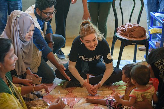sunloneylwt's tweet photo. La verdadera gigi hadid cometió errores y se disculpó con quien realmente se tendrian que haber disculpada, y no solo eso sino que forma parte de unicef, y ayuda a niños necesitados de africa, habla y usa su plataforma de instagram para hablar sobre racismo https://t.co/0QIQwC0dKk