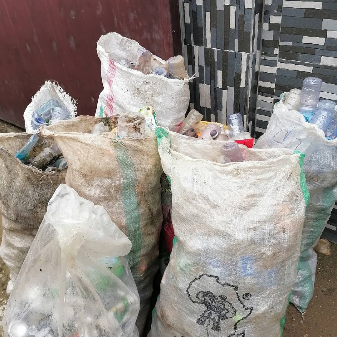 soloofekundayo's tweet photo. So far on #Soloplog (one-man plog)
Let's continue to be environmentally conscious, as #Soloplog resumes soon.
Total number of waste collected: 24bags;π½
19bags of plastics, 4bags of aluminum cans and 1bag of trash
Duration: Approximately 9hours
#environmentalsustainability https://t.co/QjbAM3D5o4