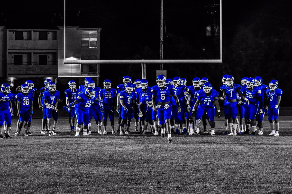 ykaustinn's tweet photo. THIS REALLY MY LAST YEAR 🥺🎸🕺🏽#seniorszn https://t.co/ry44AuFfhv