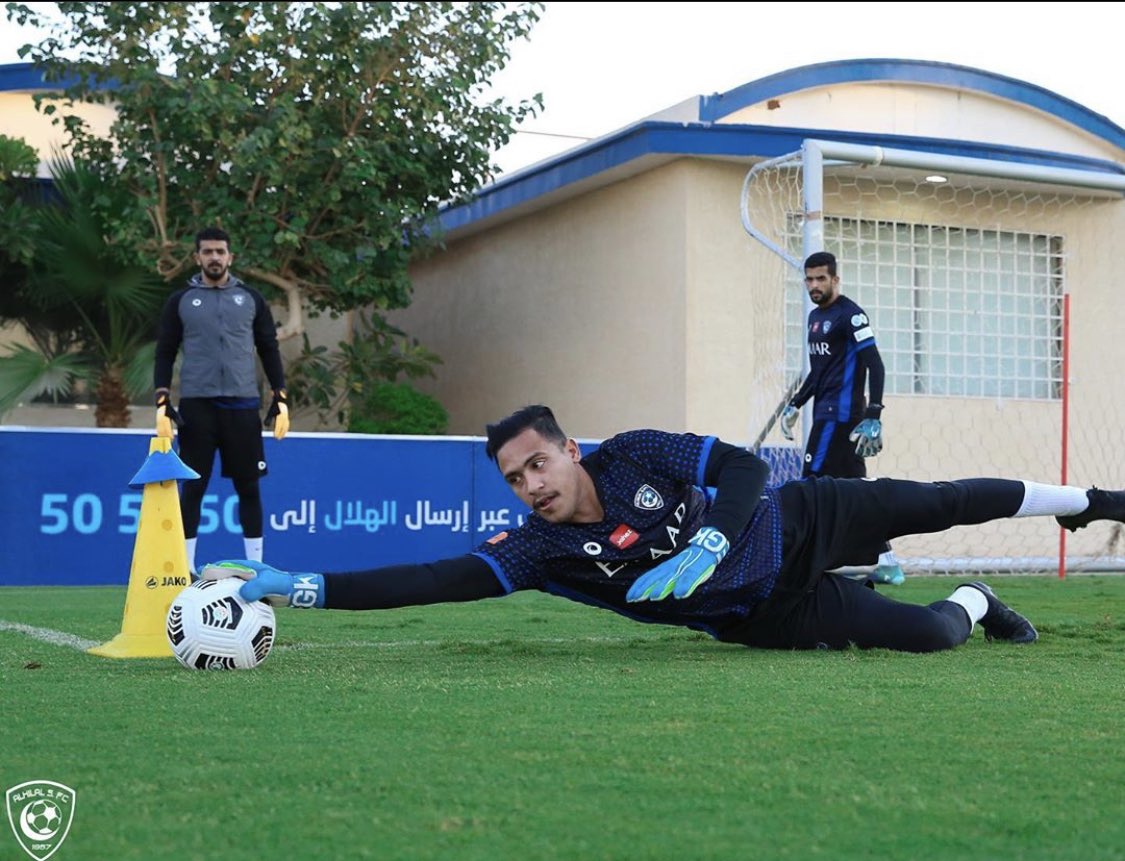Habibalwatyan's tweet photo. من هنا يمكنك تحقيق احلامك بسم الله توكلنا على الله💙💙 @Alhilal_FC https://t.co/yeo6XtthCZ