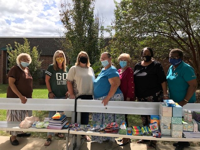 KiwanisWaycross's tweet image. @Kiwanis 
Our #KiwanisOneDay of #CommunityService at #WareCounty Middle School was collecting and delivering school supplies. #KidsNeedKiwanis #ServewithUs