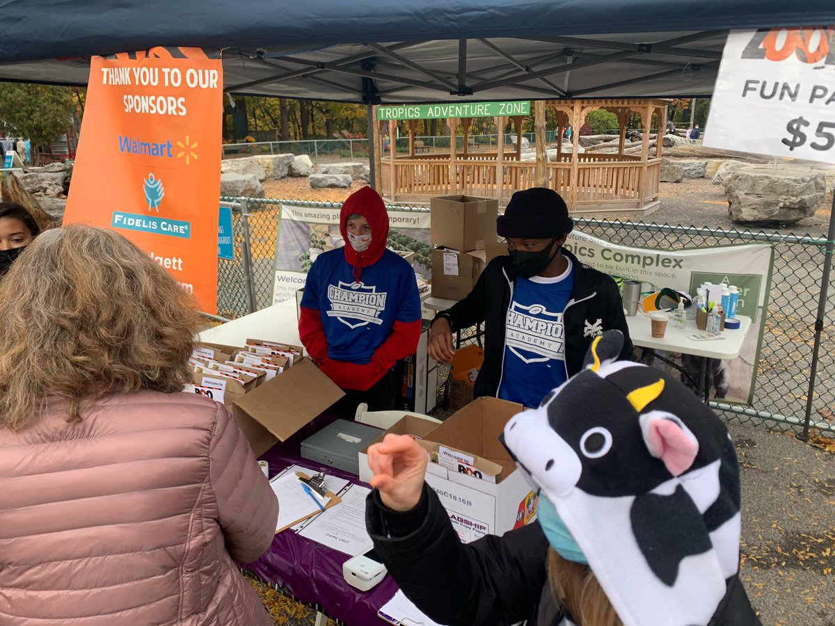 585Champions's tweet photo. Champions giving back this Saturday afternoon volunteering at the Seneca Park Zoo Boo!!! ๐ป๐ป๐ป
#Rochester
#Zoo
#Senecaparkzoo
#intentionalteamwork
#RochesterNY
#powerofone
#volunteerism
#communityservice https://t.co/sfOwNxWMk7