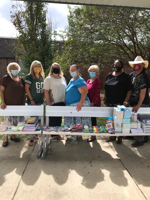 KiwanisWaycross's tweet image. #KiwanisOneDay #CommunityService Project. School supplies delivered to Guidance Counselor and Principal. #WareCounty Middle School