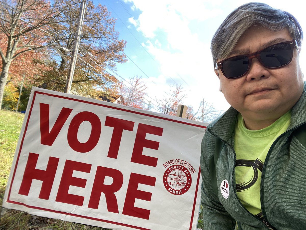 dr_qquin's tweet photo. Today is #EarlyVotingDay Go go go! #EarlyVoting #SummitCountyOhio #BidenHarris2020 #VoteForDemocracy #AAPIForBidenHarris #LGBTQForBidenHarris https://t.co/oaOKpvp6gG