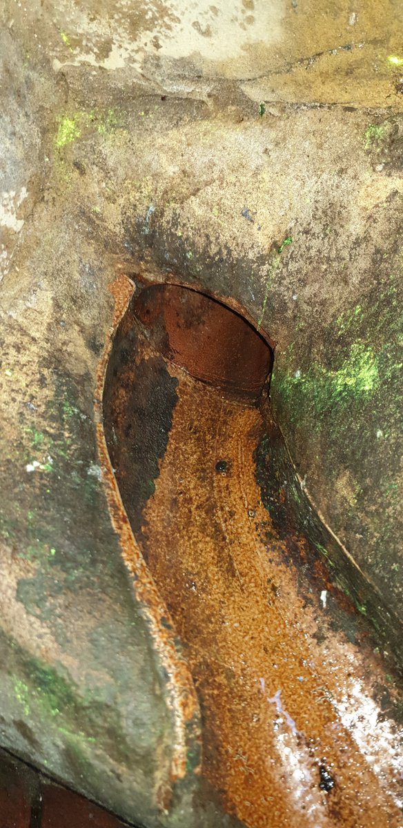StopBuggingMeUK's tweet photo. Clearly see an active drain https://t.co/YSaJR0KBAN
